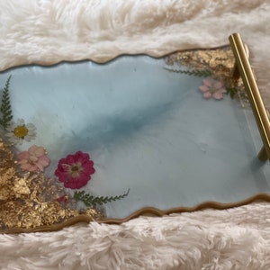 Light blue floral resin tray, tray with handles, Serving tray, White sparkly resin tray with coasters, Gift for Mom, , Birthday gift,