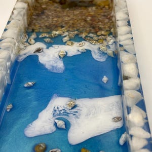 Beachy Bliss: Handcrafted Ocean Resin Tray with Seashells