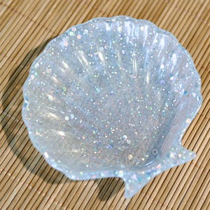Small Seashell Resin Tray – Handmade Sparkly Trinket Dish (Multiple Colors Available)